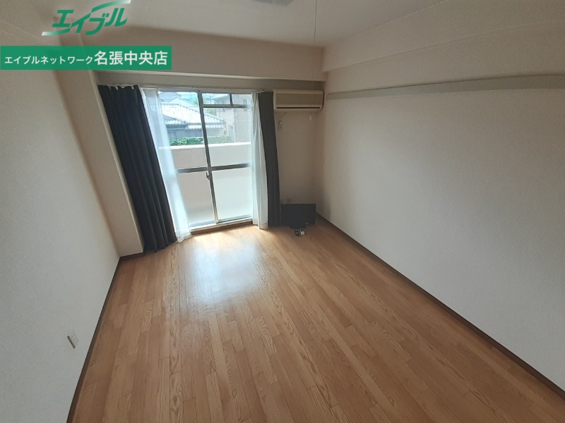 居室・リビング　別部屋参考写真です。