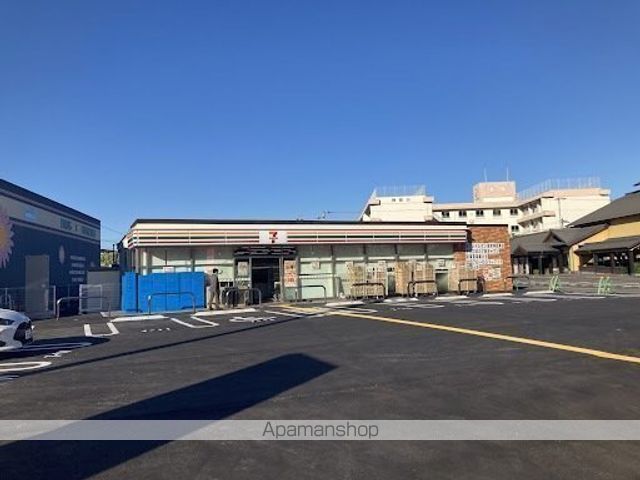 コンビニ　セブンイレブン（コンビニ）まで811m