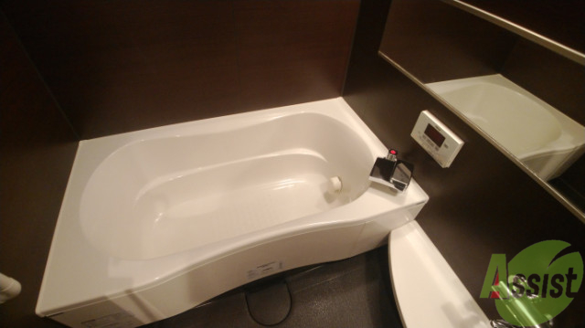 バス・シャワールーム　きれいな浴室は追い焚き機能もあり、使い易くくつろぎやすいです