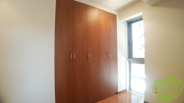 収納　クローゼットは奥行きがありたくさんの物がしまえそうです