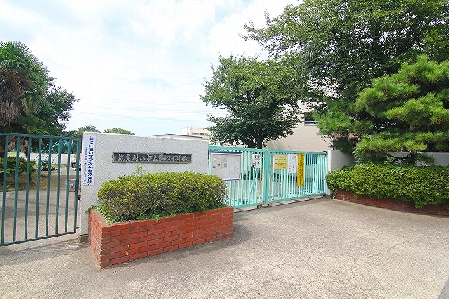 小学校　武蔵村山市立第八小学校（小学校）まで526m