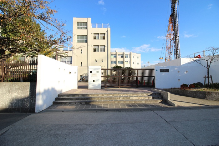 中学校　大阪市立新北島中学校（中学校）まで700m