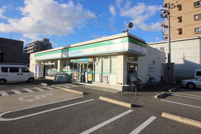 コンビニ　ファミリーマートMYS新北島店（コンビニ）まで140m