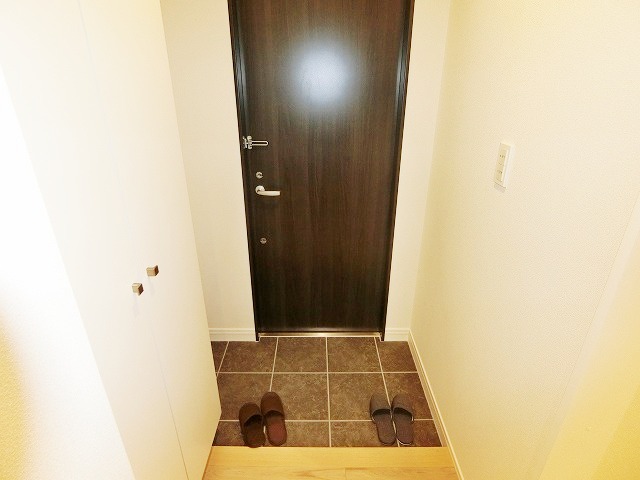 玄関　【ドラッグストア】ライフォート鳴尾店まで538ｍ