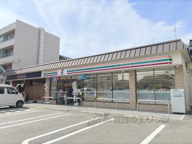 コンビニ　セブンイレブン京都西七条店（コンビニ）まで200m