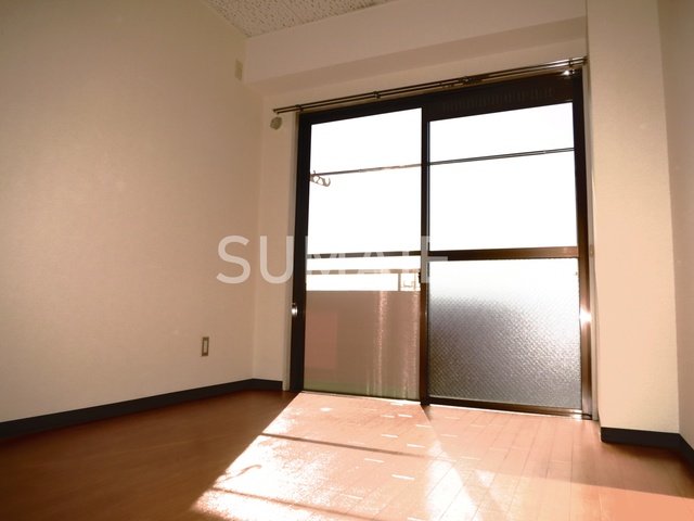 居室・リビング　６帖洋室です☆