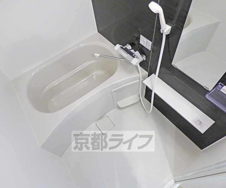 バス・シャワールーム　広々とした浴室です。