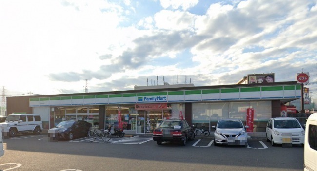 コンビニ　ファミリーマート 茨木鮎川店（コンビニ）まで668m