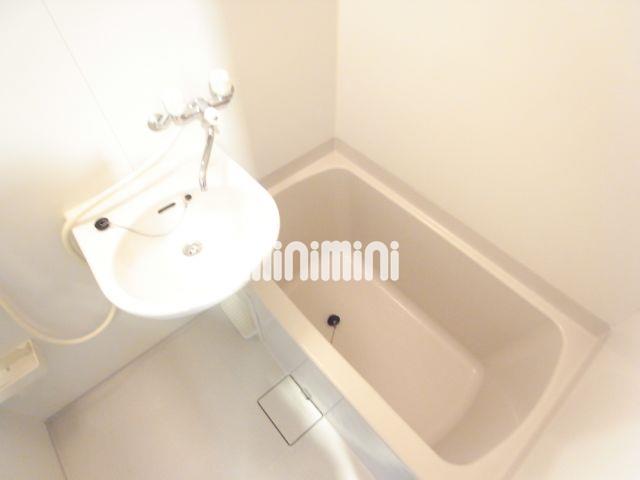 バス・シャワールーム　トイレと別々の浴室、キレイです