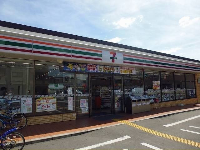 コンビニ　セブンイレブン様（コンビニ）まで400m