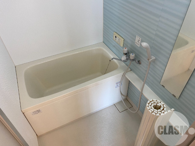 バス・シャワールーム　キレイにリフォームされています♪