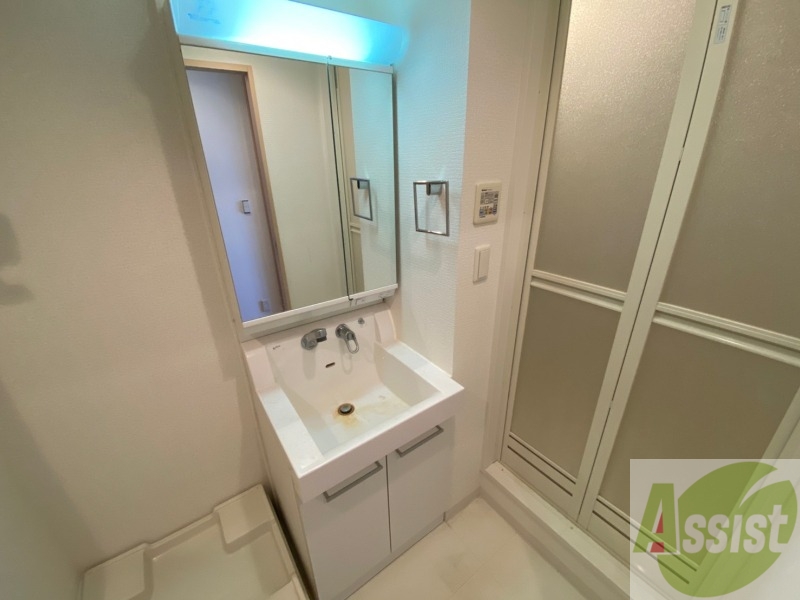 洗面設備　洗面台。身支度にはかかせないですよね～。