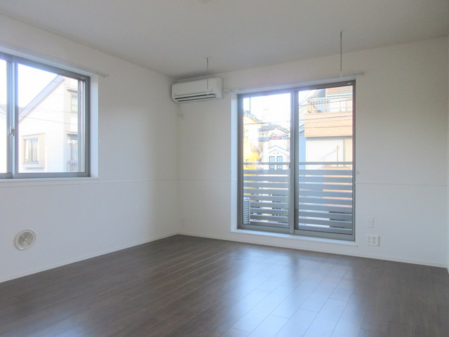 居室・リビング　★二面採光の明るいお部屋★