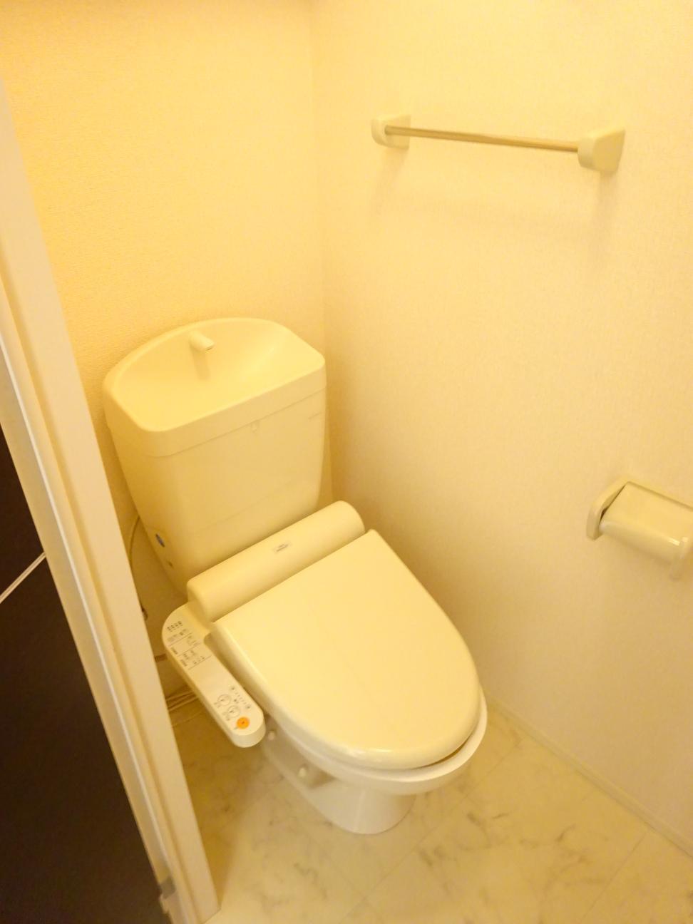 トイレ　温水洗浄暖房便座付トイレ