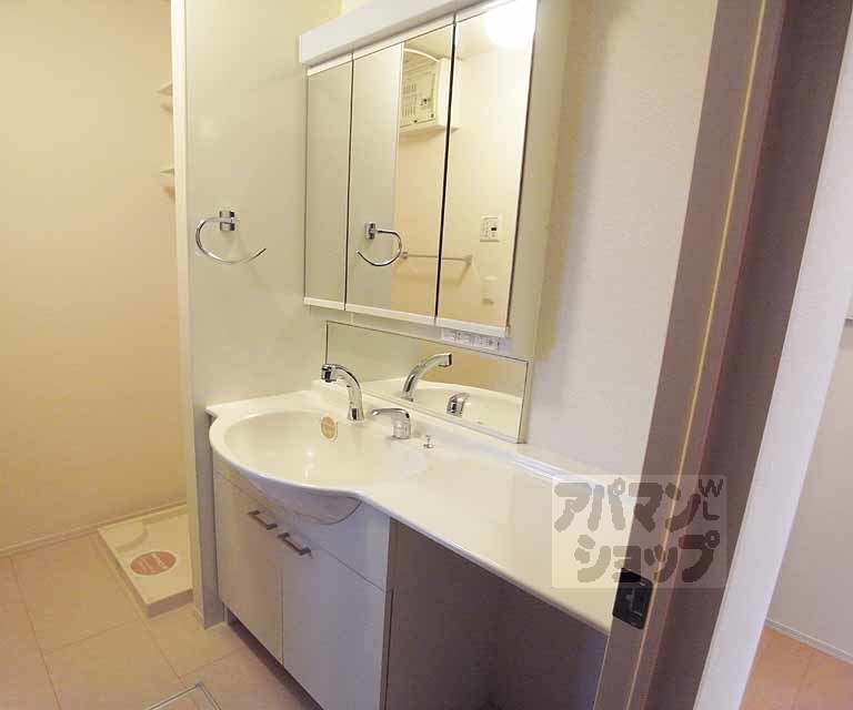 洗面設備　広い洗面台！