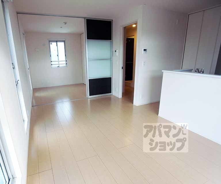 居室・リビング　リビングから洋室にかけて・・・。