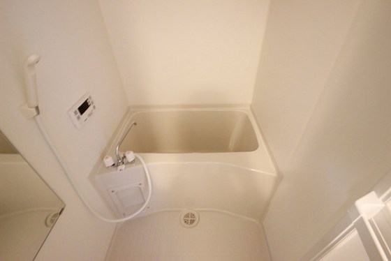 バス・シャワールーム　※別部屋の写真です