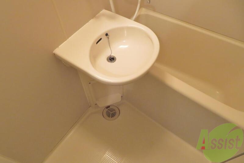 バス・シャワールーム　お風呂とトイレは別々なタイプです。いいですねー