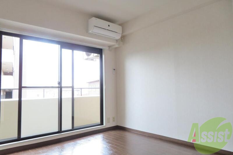 居室・リビング　正方形に近い形のお部屋で使い勝手もイイ感じですね