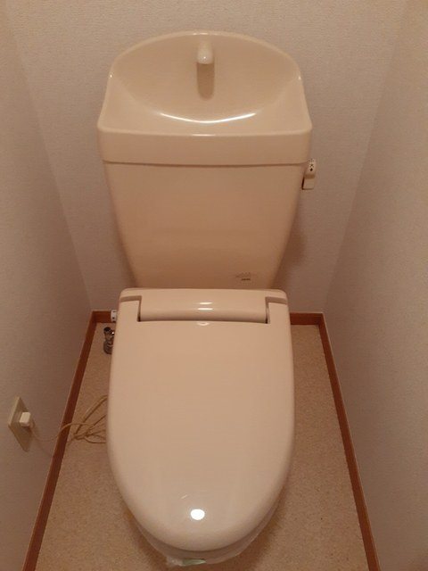 トイレ　温水洗浄便座
