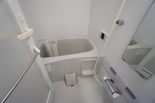 バス・シャワールーム　落ち着いた空間のお風呂です