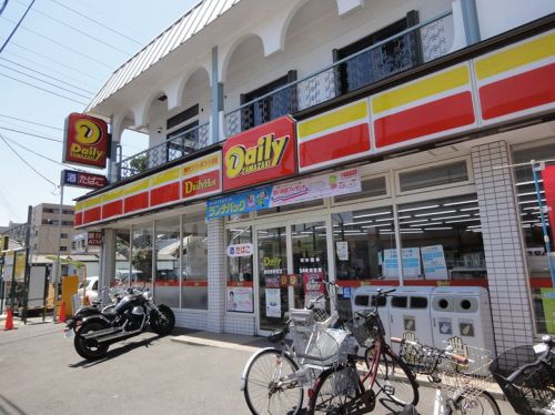 コンビニ　デイリーヤマザキ天神橋４丁目店（コンビニ）まで130m
