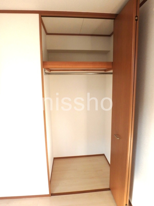 収納　上部に棚のあるクローゼット！