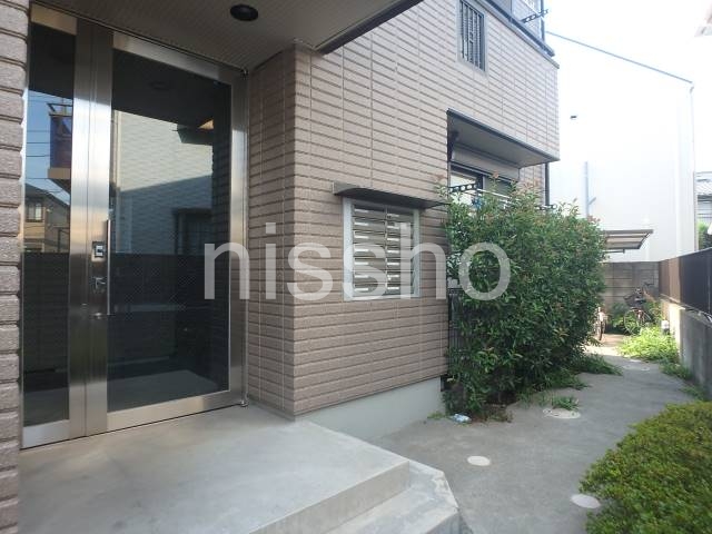 エントランス　オートロック完備で安心♪