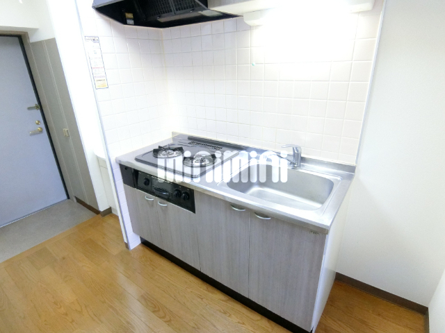 キッチン　２口コンロなので料理もしやすいですね。