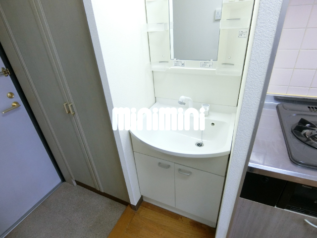 洗面設備　洗髪洗面化粧台です。