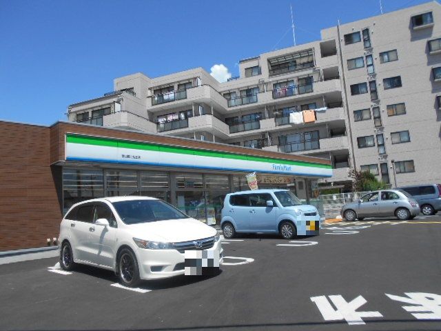 コンビニ　ファミリーマート春日部上蛭田店（コンビニ）まで233m