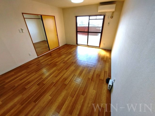 居室・リビング　イメージ（同建物内別部屋の写真です）