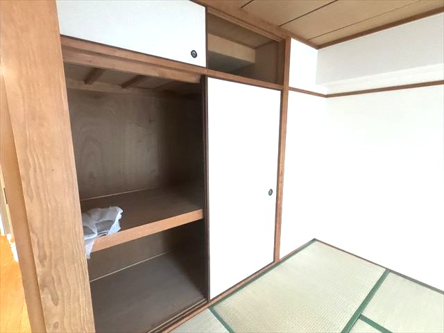 収納　押入