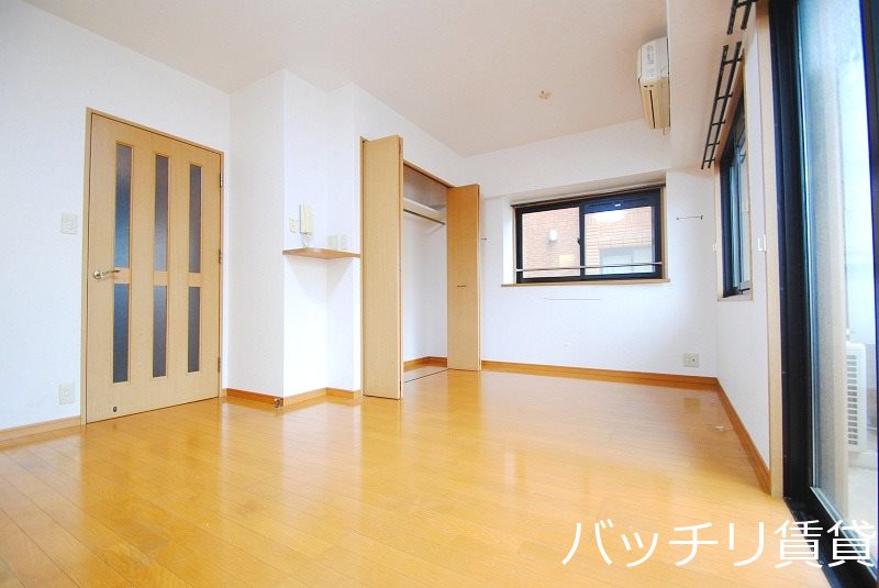 居室・リビング　別号室タイプの為、現状を優先致します。