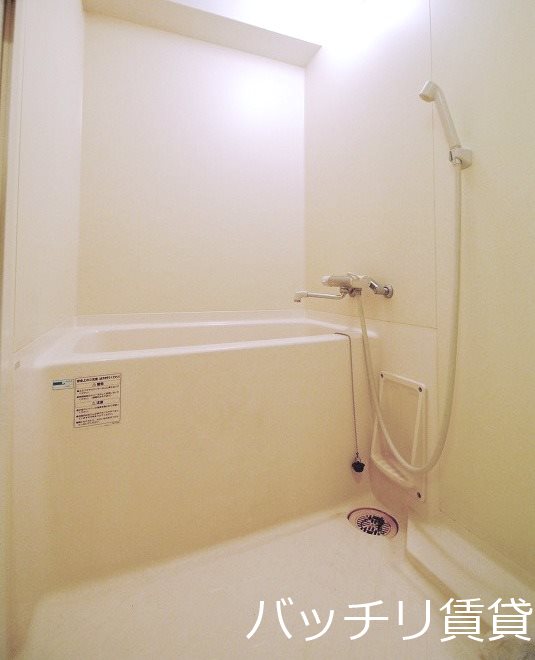バス・シャワールーム　別号室タイプの為、現状を優先致します。