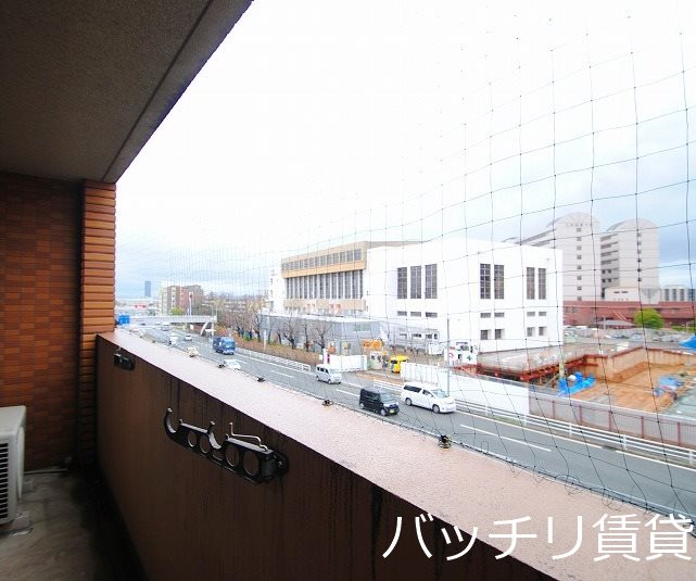 バルコニー　別号室タイプの為、現状を優先致します。