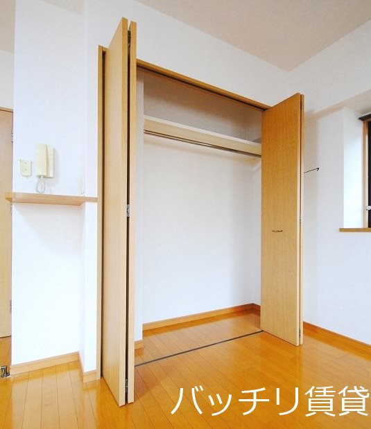 収納　別号室タイプの為、現状を優先致します。