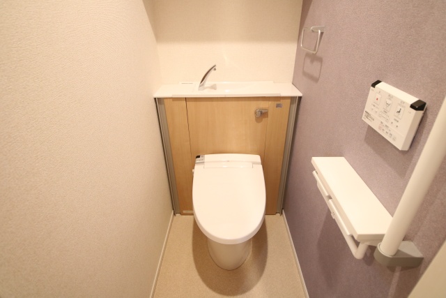 トイレ　※別室の参考写真の為、現況優先です。