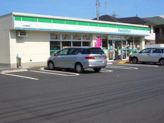 コンビニ　ファミリーマート大竹南栄店（コンビニ）まで572m
