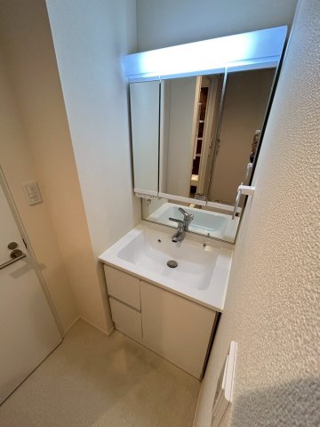 洗面設備　※同建物別部屋参考写真です。