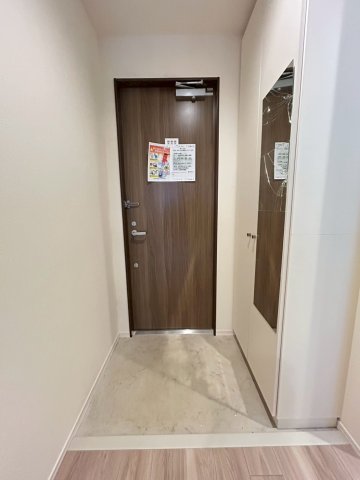 玄関　※同建物別部屋参考写真です。
