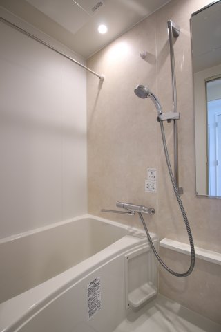 バス・シャワールーム　落ち着いた空間のお風呂です