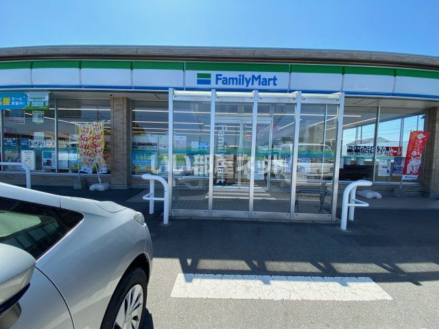 コンビニ　ファミリーマート 鈴鹿北堀江町店（コンビニ）まで1608m