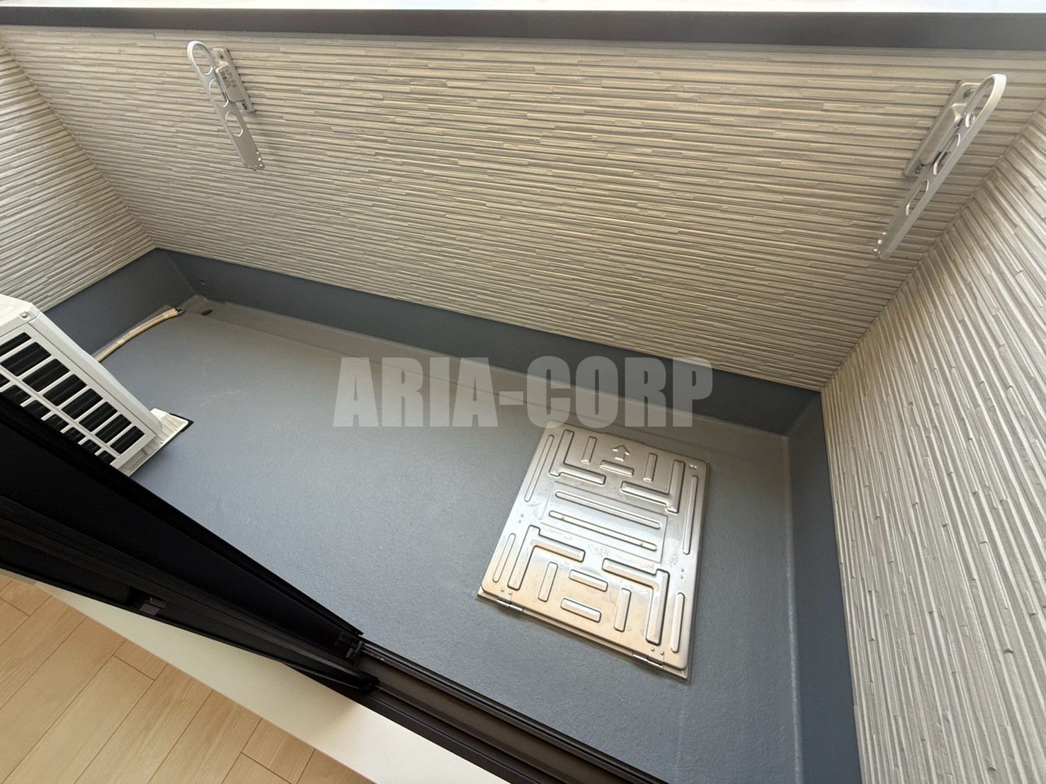 バルコニー　バルコニー、室内物干し、浴室乾燥と3箇所お洗濯物を干せます！