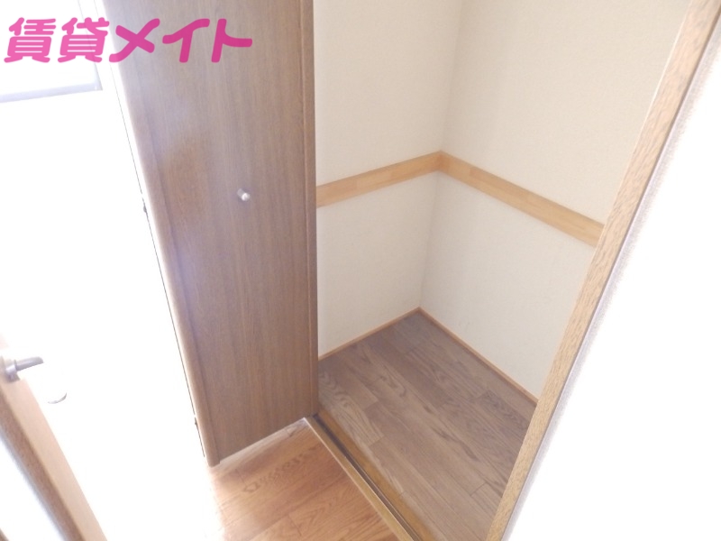 収納　同型参考写真