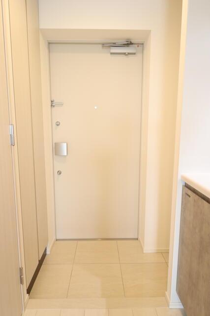 玄関　同タイプ・別号室となります。?