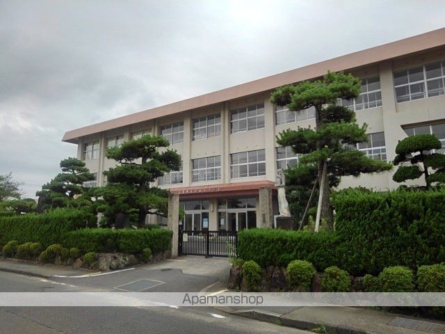 小学校　三豊市立比地大小学校（小学校）まで900m