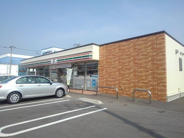 コンビニ　セブンイレブン丸亀運動公園前店（コンビニ）まで450m