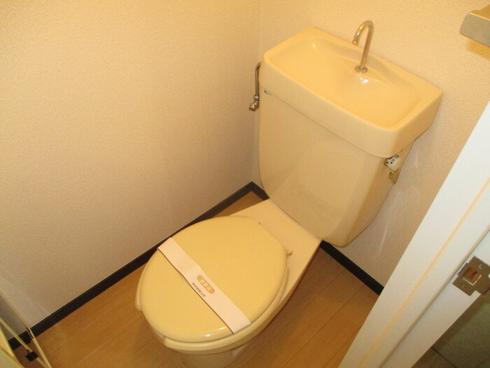 トイレ　※同物件、同タイプ、間取り反転のお部屋です