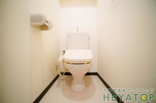 トイレ　温水洗浄便座（同仕様写真）